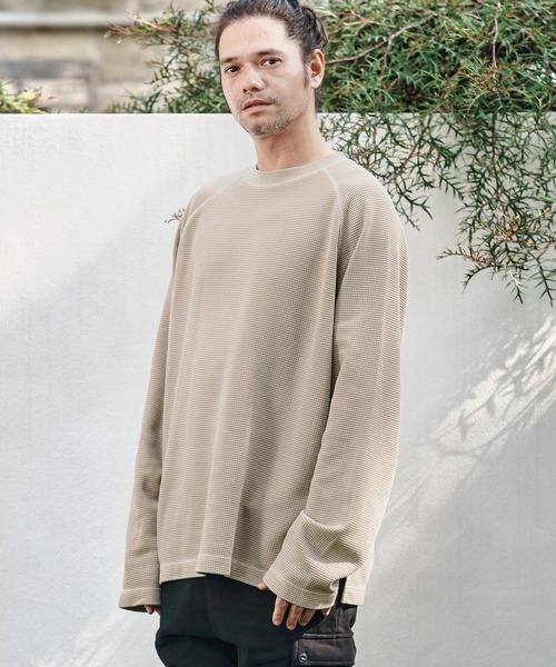 CAMBIO(カンビオ)の「mlt5284- Pigment Waffle Raglan Sleeve Cut sew カットソー(Tシャツ/カットソー・メンズ・ブラック/グレイッシュベージュ/ワイン・S/M/L)」の9枚目の写真