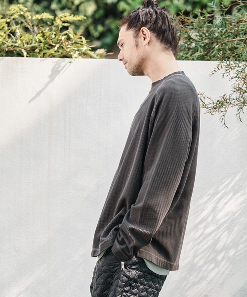 CAMBIO(カンビオ)の「mlt5284- Pigment Waffle Raglan Sleeve Cut sew カットソー(Tシャツ/カットソー・メンズ・ブラック/グレイッシュベージュ/ワイン・S/M/L)」の15枚目の写真