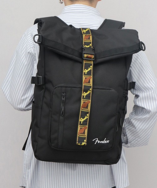 Fender（フェンダー）の「CORDURAポリエステル ロールトップ 大容量 バックパック A4・B4・PC収納対応 モノグラムストラップ 17L（バックパック/リュック・メンズ・ブラック・FREE）」の9枚目の写真