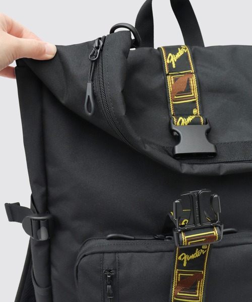 Fender（フェンダー）の「CORDURAポリエステル ロールトップ 大容量 バックパック A4・B4・PC収納対応 モノグラムストラップ 17L（バックパック/リュック・メンズ・ブラック・FREE）」の13枚目の写真
