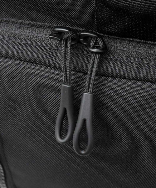 Fender（フェンダー）の「CORDURAポリエステル ロールトップ 大容量 バックパック A4・B4・PC収納対応 モノグラムストラップ 17L（バックパック/リュック・メンズ・ブラック・FREE）」の17枚目の写真