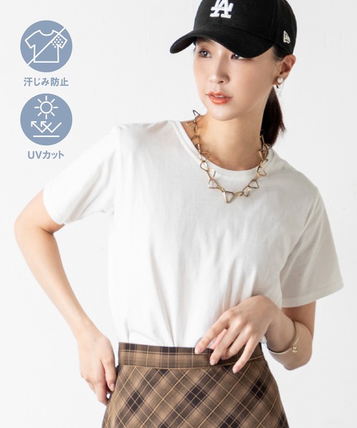 MILLION CARATS(ミリオンカラッツ)の「【汗ジミ防止&UVカット】快適さも美しさも一枚で叶う、大人のための頼れる毎日Tシャツ!さらっと着られて、見た目も上品。夏の不快感を抑えて、清潔感と安心感を味方につけた毎日に寄り添う高機能トップス(Tシャツ/カットソー・レディース・ブルー/ラベンダー/マルチ/オフホワイト/グレー/カーキ系/オレンジ/カーキ/レッド/ブラウン/ネイビー/ベージュ/ブラック・MEDIUM/LARGE/3L/XL)」の2枚目の写真