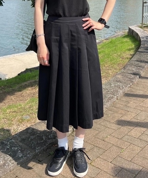 LACOSTE(ラコステ)の「ミディプリーツスカート(スカート・レディース・ブラック/キャメル・34/40/38/36)」の1枚目の写真