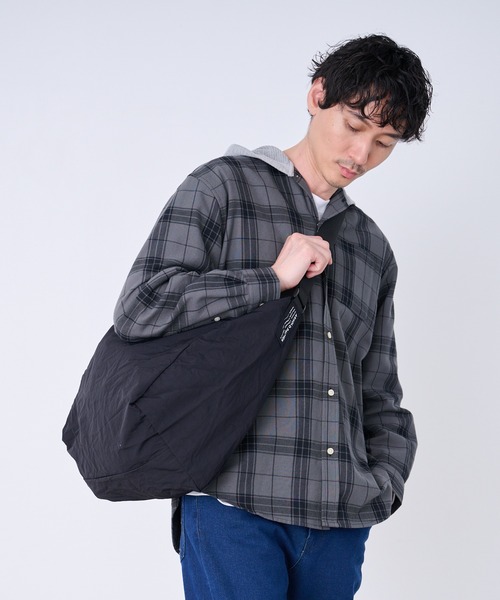 Arnold Palmer（アーノルドパーマー）の「タウン＆トラベル ポケッタブル ショルダーバッグ（ショルダーバッグ・レディース・ベージュ/ブラック・F）」の2枚目の写真