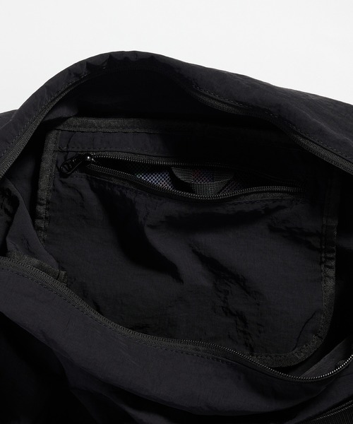 Arnold Palmer（アーノルドパーマー）の「タウン＆トラベル ポケッタブル ショルダーバッグ（ショルダーバッグ・レディース・ベージュ/ブラック・F）」の6枚目の写真