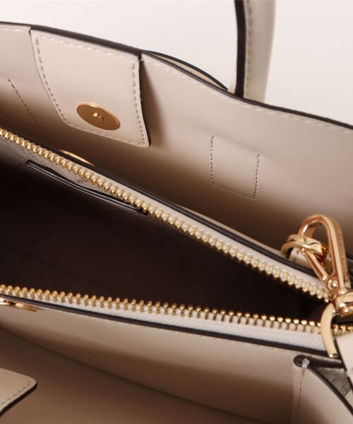 MICHAEL KORS（マイケルコース）の「RUTHIE サッチェル スモール - MKシグネチャー（ハンドバッグ・レディース・ホワイト系その他・FREE）」の7枚目の写真