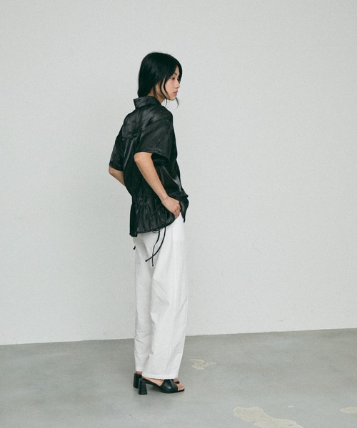 NUJOH（ヌゾ）の「Glossy Waist String Blouse / グローシー ウエスト ストリング ブラウス（シャツ/ブラウス・レディース・ホワイト/ベージュ/ブラック・FREE）」の18枚目の写真