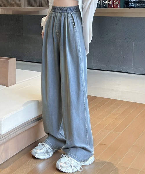 Miniministore(ミニミニストア)の「美脚デニム風ワイドパンツタック入りパンツ(デニムパンツ・レディース・ブラック/サックスブルー/アイボリー・FREE)」の6枚目の写真