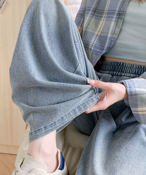 Miniministore(ミニミニストア)の「美脚デニム風ワイドパンツタック入りパンツ(デニムパンツ・レディース・ブラック/サックスブルー/アイボリー・FREE)」の13枚目の写真