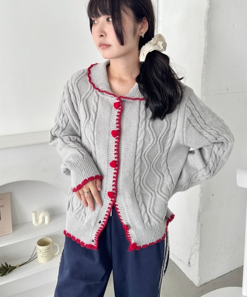 SOLLON.(ソルロン)の「ハートボタンバイカラーケーブルニットカーディガン(カーディガン/ボレロ・レディース・アイボリー/グレー・FREE)」の16枚目の写真