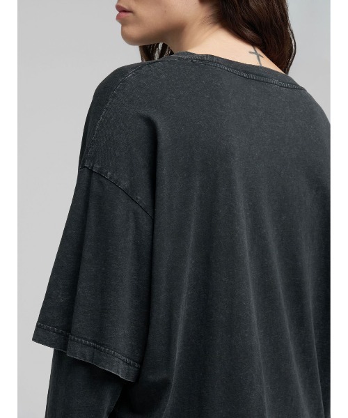 REPLAY(リプレイ)の「オーバーサイズ・ラウンドネックロングTシャツ(Tシャツ/カットソー・レディース・ダークブラック・MEDIUM/SMALL/X-SMALL/XX-SMALL)」の6枚目の写真
