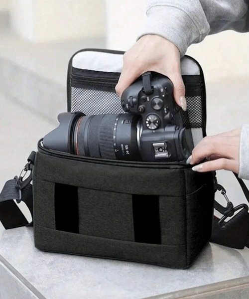 CALIFORNIA OUTFITTERS(カリフォルニア アウトフィッターズ)の「8B47 収納ポケット付 スクエアショルダー カメラバッグ(カメラ/カメラグッズ・メンズ・ブラック・ONESIZE)」の2枚目の写真