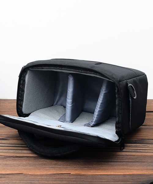 CALIFORNIA OUTFITTERS(カリフォルニア アウトフィッターズ)の「8B47 収納ポケット付 スクエアショルダー カメラバッグ(カメラ/カメラグッズ・メンズ・ブラック・ONESIZE)」の6枚目の写真