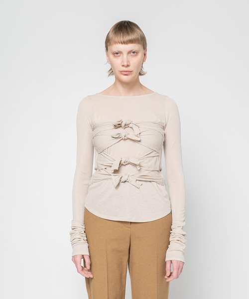 muller of yoshiokubo(ミュラーオブヨシオクボ)の「muller of yoshiokubo ミュラーオブヨシオクボ / KNOTTED TOP リボンノティドトップス / MLF25101(Tシャツ/カットソー・レディース・ライトベージュ/カーキ/ブラック・36/38)」の3枚目の写真