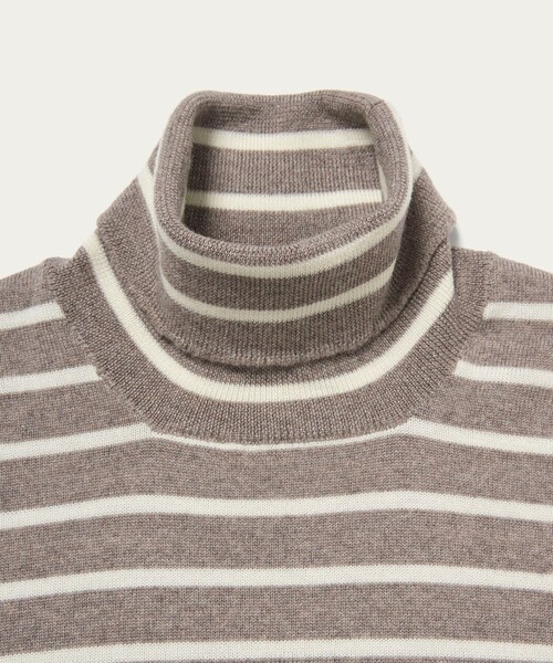 Gran Sasso（グランサッソ）の「＜Gran Sasso＞12ゲージ ボーダー タートルネックニット（ニット/セーター・メンズ・グレー系・50/48）」の5枚目の写真
