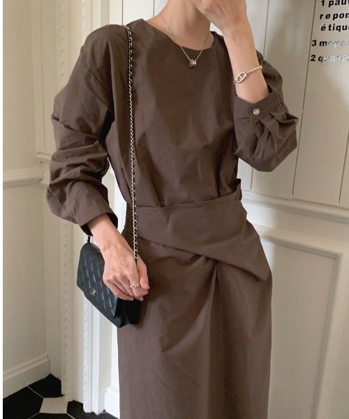 FREE STYLISTS(フリー スタイリスト)の「YUGA_YGMC Cross drape dress(ワンピース・レディース・ブラウン/オフホワイト・FREE)」の1枚目の写真