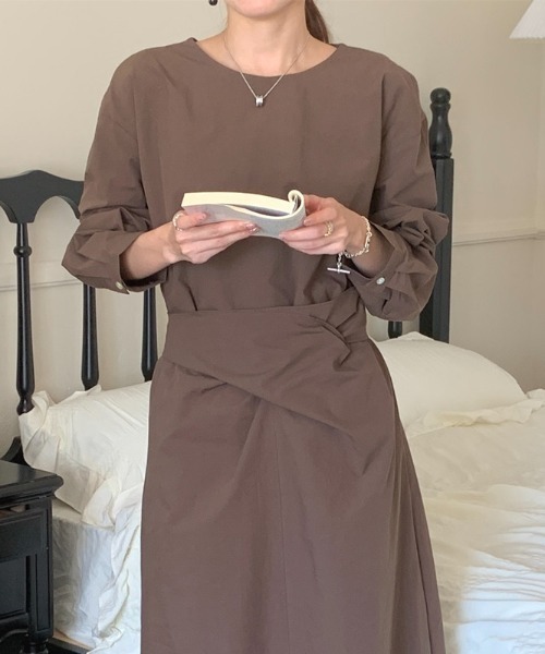 FREE STYLISTS(フリー スタイリスト)の「YUGA_YGMC Cross drape dress(ワンピース・レディース・ブラウン/オフホワイト・FREE)」の9枚目の写真