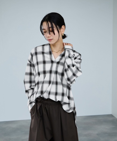 Mac-House(マックハウス)の「milli de l'air Key-Neck Check Blouse/キーネックチェックブラウス(シャツ/ブラウス・レディース・ブラック/オフホワイト・M)」の1枚目の写真