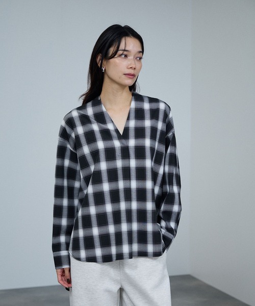 Mac-House(マックハウス)の「milli de l'air Key-Neck Check Blouse/キーネックチェックブラウス(シャツ/ブラウス・レディース・ブラック/オフホワイト・M)」の2枚目の写真