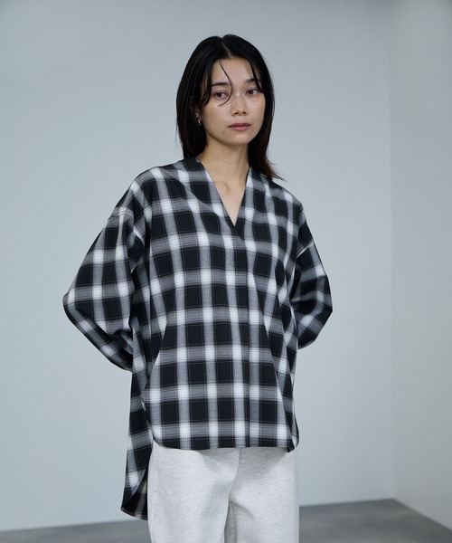 Mac-House(マックハウス)の「milli de l'air Key-Neck Check Blouse/キーネックチェックブラウス(シャツ/ブラウス・レディース・ブラック/オフホワイト・M)」の4枚目の写真