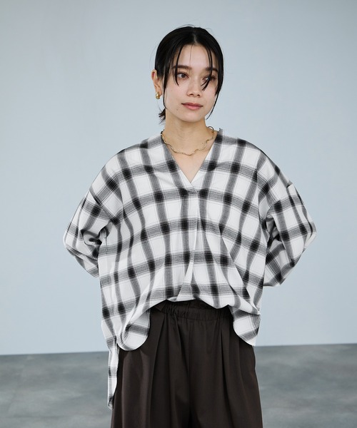 Mac-House(マックハウス)の「milli de l'air Key-Neck Check Blouse/キーネックチェックブラウス(シャツ/ブラウス・レディース・ブラック/オフホワイト・M)」の16枚目の写真