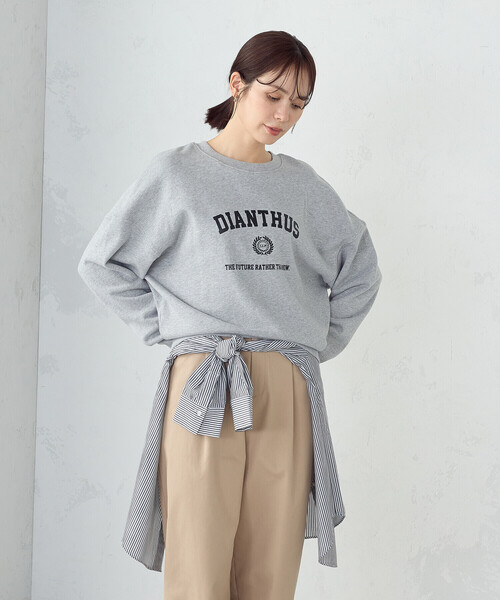 COMME CA ISM(コムサイズム)の「カレッジロゴスウェット(スウェット・レディース・ネイビー/グレー・SMALL/MEDIUM/LARGE/X-LARGE)」の2枚目の写真