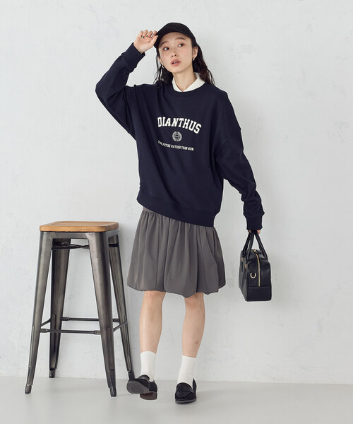 COMME CA ISM(コムサイズム)の「カレッジロゴスウェット(スウェット・レディース・ネイビー/グレー・SMALL/MEDIUM/LARGE/X-LARGE)」の8枚目の写真
