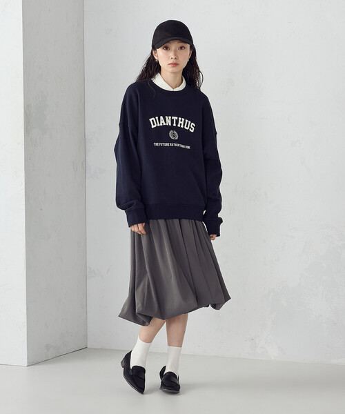 COMME CA ISM(コムサイズム)の「カレッジロゴスウェット(スウェット・レディース・ネイビー/グレー・SMALL/MEDIUM/LARGE/X-LARGE)」の14枚目の写真