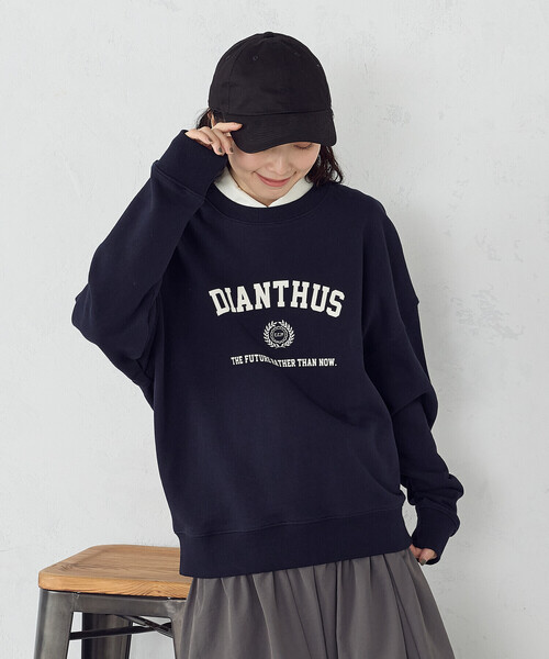 COMME CA ISM(コムサイズム)の「カレッジロゴスウェット(スウェット・レディース・ネイビー/グレー・SMALL/MEDIUM/LARGE/X-LARGE)」の7枚目の写真