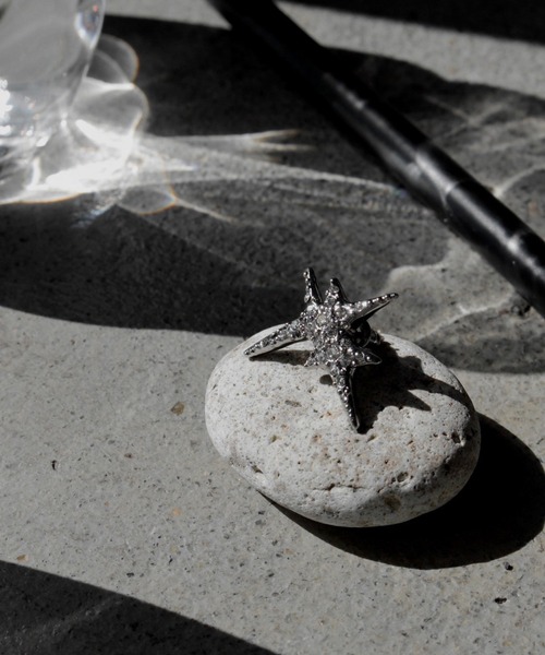 Soierie(ソワリー)の「エトワール ストーン ラージ ピアス (1P) / Etoile stone large pierce (1P)(ピアス(片耳用)・レディース・シルバー系・FREE)」の9枚目の写真