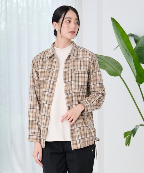 Arnold Palmer(アーノルドパーマー)の「サイドシャーリング 先染めチェック シャツ(シャツ/ブラウス・レディース・ベージュ/ブルー/レッド・S/L/M)」の1枚目の写真