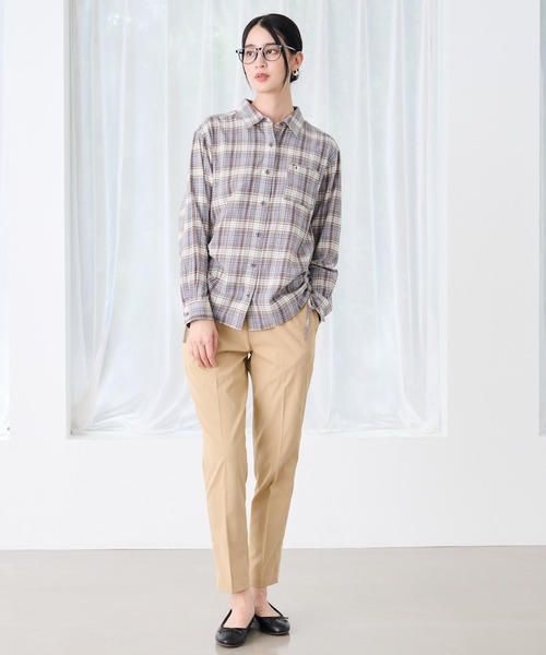 Arnold Palmer(アーノルドパーマー)の「サイドシャーリング 先染めチェック シャツ(シャツ/ブラウス・レディース・ベージュ/ブルー/レッド・S/L/M)」の7枚目の写真