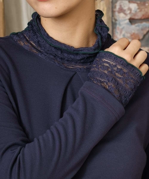 Jocomomola（ホコモモラ）の「ベアスムース ハイネックレースカットソー（Tシャツ/カットソー・レディース・カーキ/オレンジ/ベージュ/ブルー/ブラック/ボルドー/ダークインディゴブルー・40）」の11枚目の写真