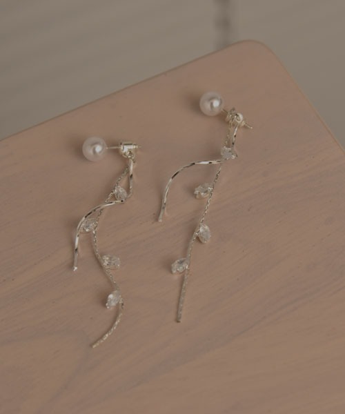 TONE SELECT GOODS(トーンセレクトグッズ)の「【resonance】ゆらゆら パール×ストーン ピアス(ピアス(両耳用)・レディース・シルバー/ゴールド系/シルバー系・FREE)」の4枚目の写真
