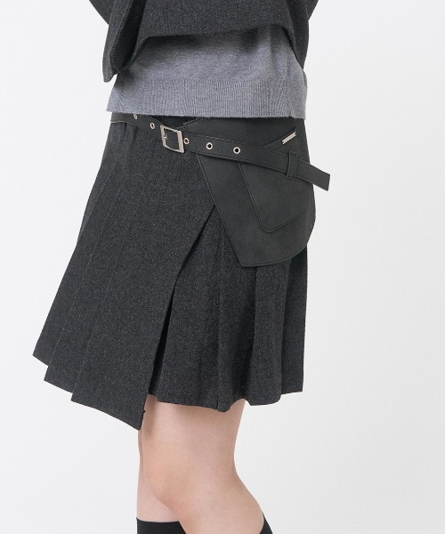 Miseki SEOUL(ミセキソウル)の「POCKET BELT BAG(ボディバッグ/ウエストポーチ・レディース・ブラック/チャコールグレー・OS)」の6枚目の写真