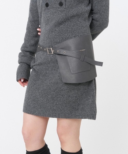 Miseki SEOUL(ミセキソウル)の「POCKET BELT BAG(ボディバッグ/ウエストポーチ・レディース・ブラック/チャコールグレー・OS)」の9枚目の写真