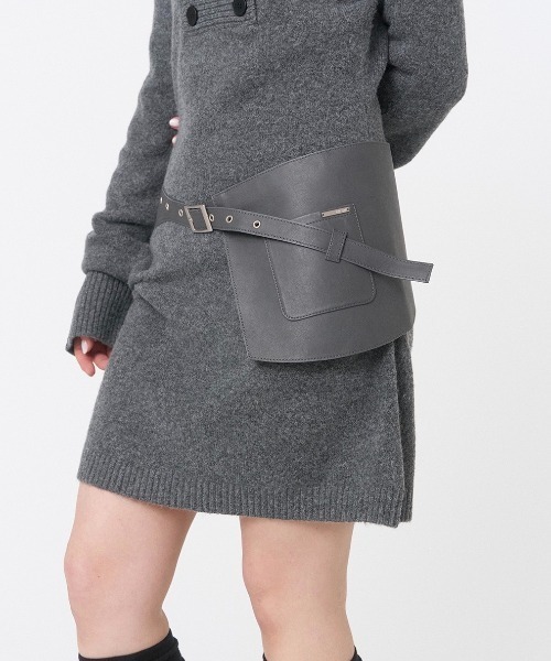 Miseki SEOUL(ミセキソウル)の「POCKET BELT BAG(ボディバッグ/ウエストポーチ・レディース・ブラック/チャコールグレー・OS)」の10枚目の写真