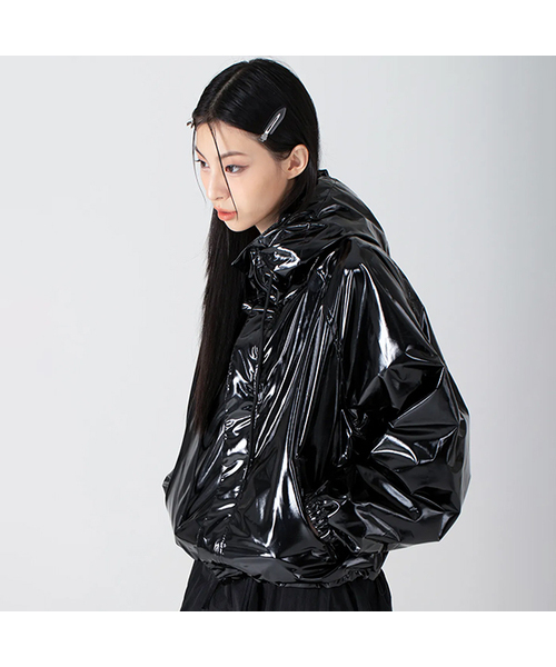 AVANDRESS(アバンドレス )の「エナメルフェイクレザーフードジャンパーブラック(ライダースジャケット・レディース・その他・MEDIUM/LARGE)」の1枚目の写真