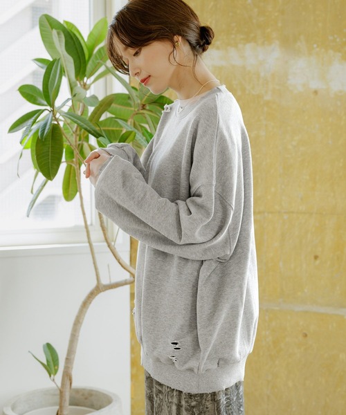 studio CLIP（スタディオクリップ）の「【WEB限定】ダメージルーズスウェット（スウェット・レディース・スミクロ/杢グレー・FREE）」の7枚目の写真