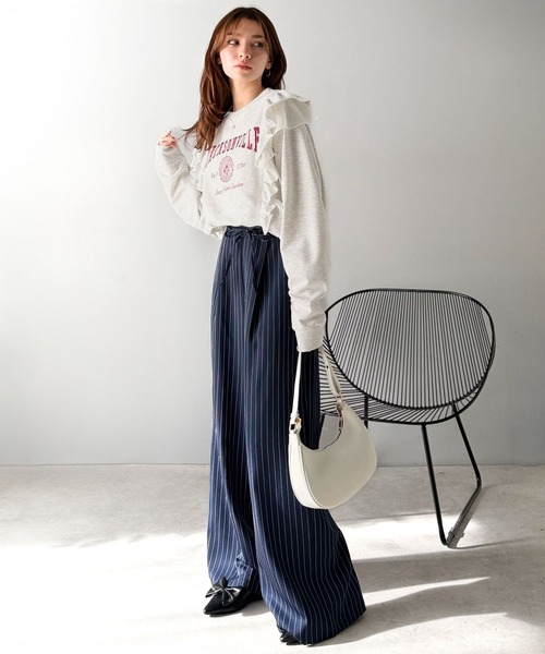 mily bilet(ミウィビレット)の「【mily bilet】チュールとフリルで甘く着る。ダブルフリルカレッジロゴ刺繍スウェット(スウェット・レディース・チャコール/ベージュ/オートミール/ネイビー・SMALL/MEDIUM/LARGE/X-LARGE)」の14枚目の写真