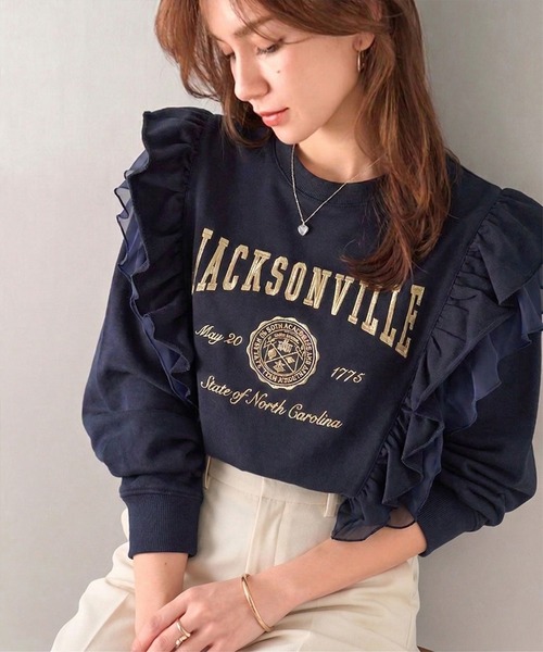 mily bilet(ミウィビレット)の「【mily bilet】チュールとフリルで甘く着る。ダブルフリルカレッジロゴ刺繍スウェット(スウェット・レディース・チャコール/ベージュ/オートミール/ネイビー・SMALL/MEDIUM/LARGE/X-LARGE)」の10枚目の写真