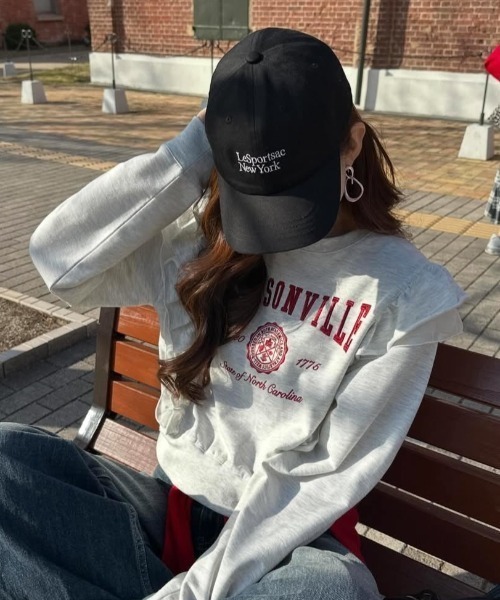 mily bilet(ミウィビレット)の「【mily bilet】チュールとフリルで甘く着る。ダブルフリルカレッジロゴ刺繍スウェット(スウェット・レディース・チャコール/ベージュ/オートミール/ネイビー・SMALL/MEDIUM/LARGE/X-LARGE)」の9枚目の写真