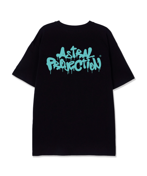 ASTRAL PROJECTION(アストラルプロジェクション)の「ブラシグラフィティレタリングロゴスーピマコットンラウンドネック半袖Tシャツ_ブラック(Tシャツ/カットソー・メンズ・その他・X-LARGE/MEDIUM/LARGE)」の1枚目の写真