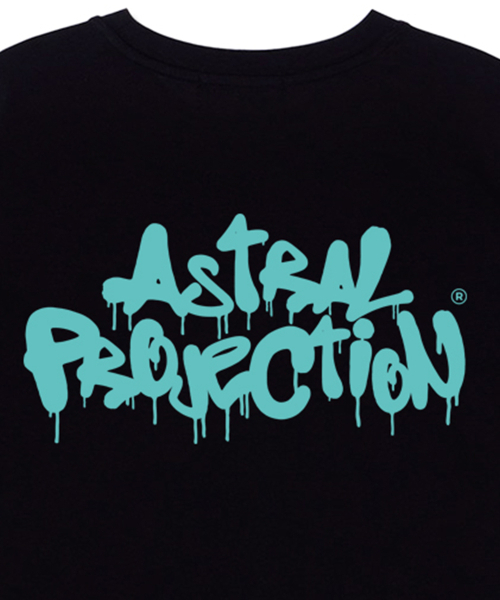 ASTRAL PROJECTION(アストラルプロジェクション)の「ブラシグラフィティレタリングロゴスーピマコットンラウンドネック半袖Tシャツ_ブラック(Tシャツ/カットソー・メンズ・その他・X-LARGE/MEDIUM/LARGE)」の4枚目の写真