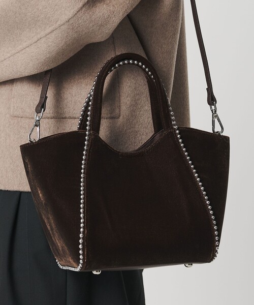 BEAUTY&YOUTH UNITED ARROWS(ビューティーアンドユースユナイテッドアローズ)の「ベルベット ボールチェーン 2WAY ミニトートバッグ(トートバッグ・レディース・ネイビー/ダークブラウン・FREE)」の1枚目の写真