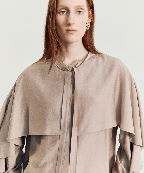 MAYVERU（メイバーユー）の「Nadi Cape Blouse _ Pink（シャツ/ブラウス・レディース・その他・FREE）」の2枚目の写真