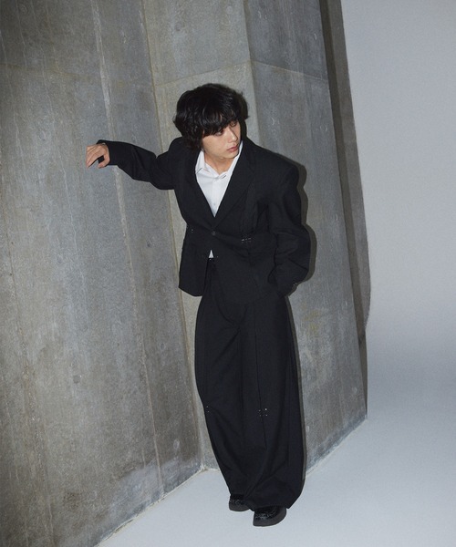 GRANCY（グランシー）の「【GRANCY】Pierced Tuck Slacks / ピアスデザインタックスラックス（スラックス・メンズ・ブラウン/ブラック・S/M/L）」の4枚目の写真