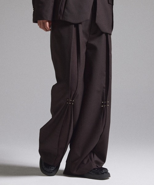 GRANCY（グランシー）の「【GRANCY】Pierced Tuck Slacks / ピアスデザインタックスラックス（スラックス・メンズ・ブラウン/ブラック・S/M/L）」の10枚目の写真