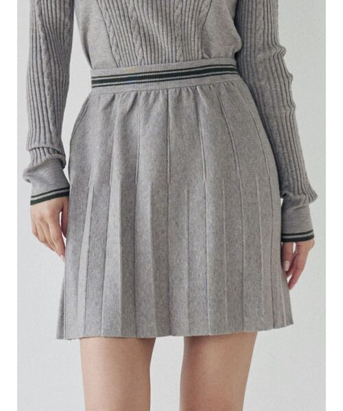 CALNAMUR(カルナムール)の「ニットプリーツミニスカート(スカート・レディース・グレー/ブルー/ネイビー・FREE)」の2枚目の写真