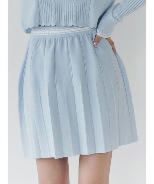 CALNAMUR(カルナムール)の「ニットプリーツミニスカート(スカート・レディース・グレー/ブルー/ネイビー・FREE)」の3枚目の写真